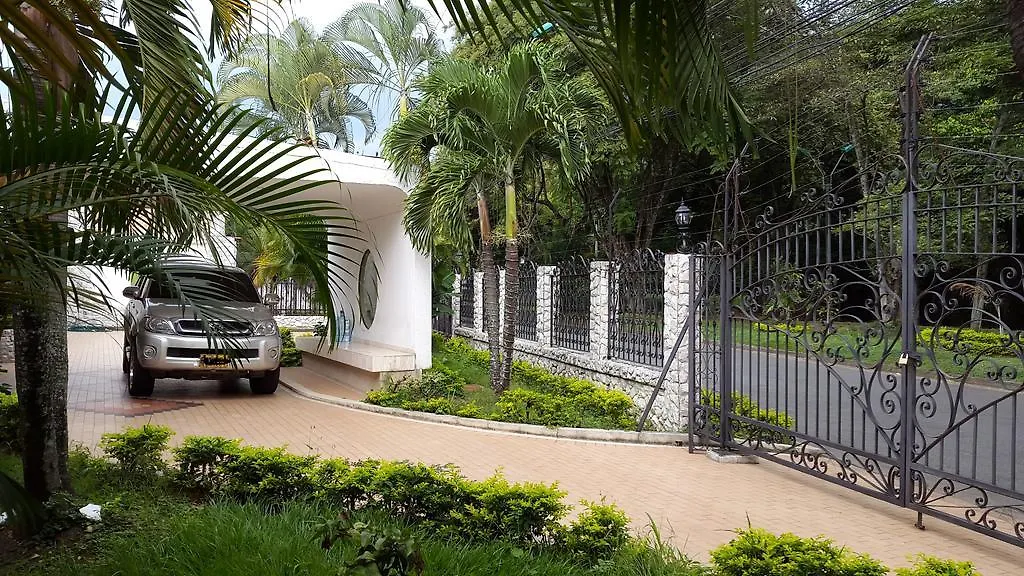 Hotel Boutique Casa Lomanti Cali 2*,